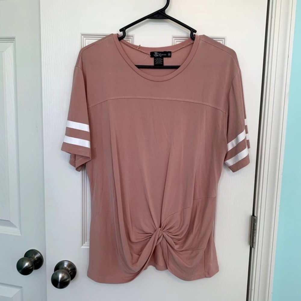 Miss Chievous Women's Size Medium Pink Twist Front Short Sleeve Varsity Tee‎